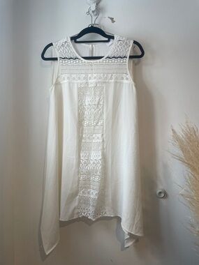 Chic Asymmetrical White Lace 2 Piece Set NWOT SZ M/L B126
